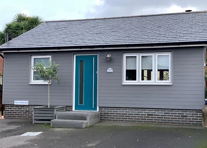 Seaglass Cottage, 5 Mins From Beach, Leafy Lane, Hot Tub