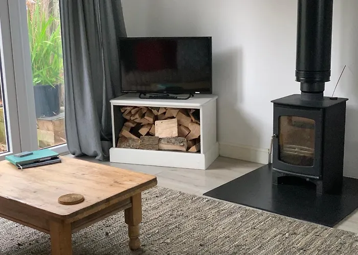 Seaglass Cottage, 5 Mins From Beach, Leafy Lane, Hot Tub