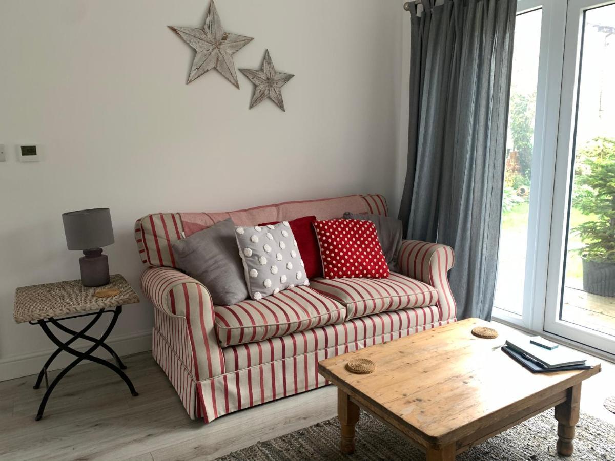 Seaglass Cottage, 5 Mins From Beach, Leafy Lane, Hot Tub Apartment *