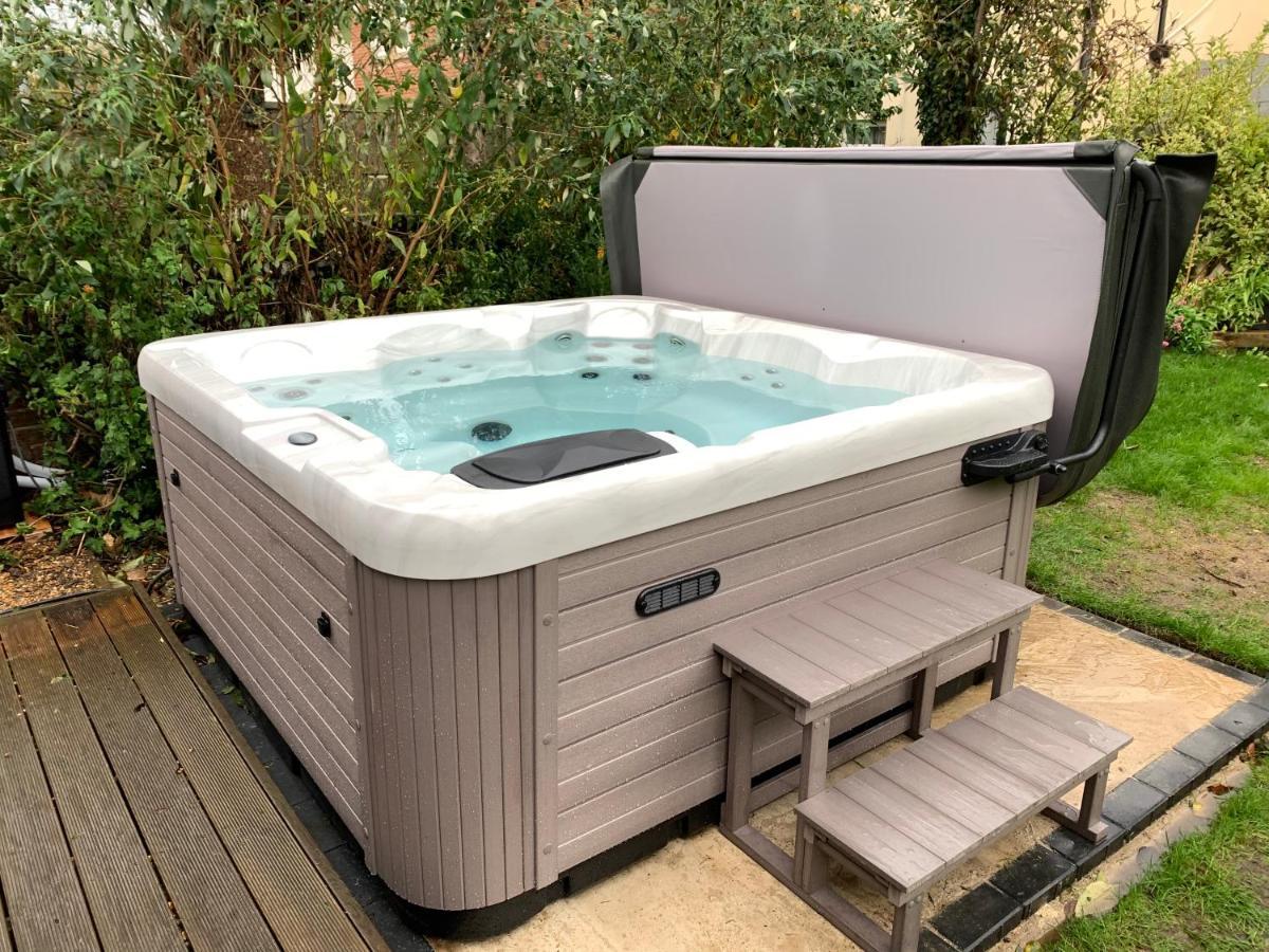 Seaglass Cottage, 5 Mins From Beach, Leafy Lane, Hot Tub Apartment South Hayling