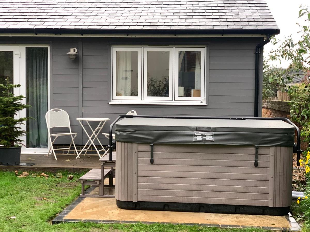 Seaglass Cottage, 5 Mins From Beach, Leafy Lane, Hot Tub Apartment South Hayling
