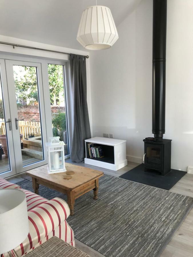 Apartment Seaglass Cottage, 5 Mins From Beach, Leafy Lane, Hot Tub