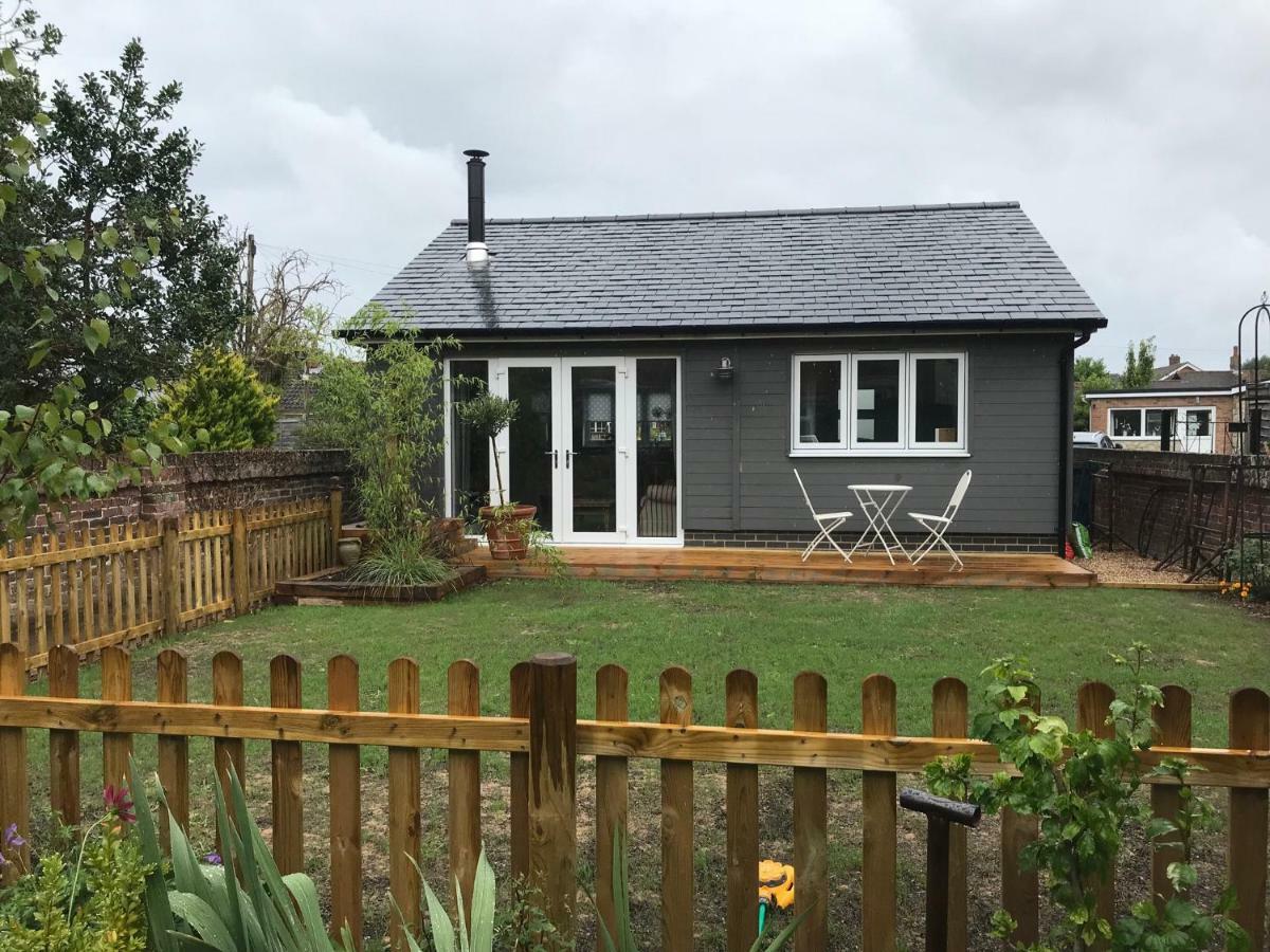 Seaglass Cottage, 5 Mins From Beach, Leafy Lane, Hot Tub South Hayling